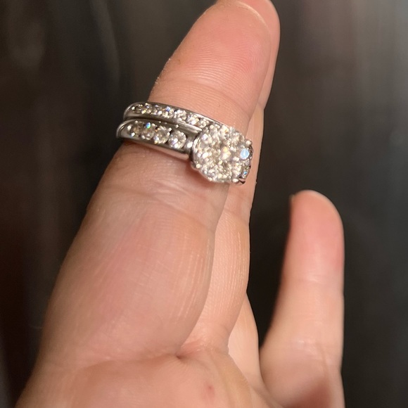 Brand new beautiful 13 diamond women’s wedding set H clarity - Picture 2 of 7